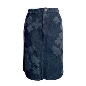 LIZ CLAIBORNE Dark grey denim skirt with ‘stenciled’ light grey flowers. 8
